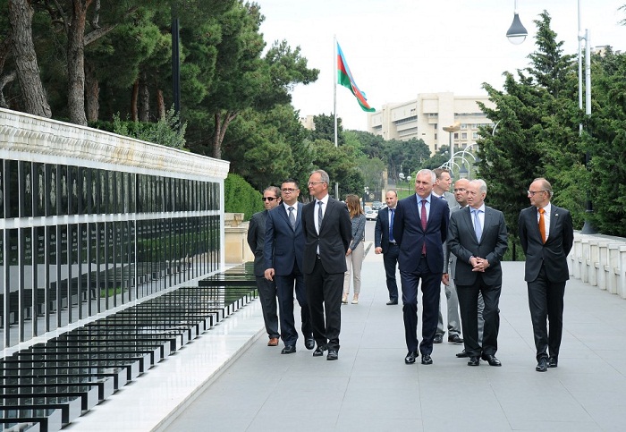 Le ministre néerlandais de l’Economie visite les allées d’honneur et des Patriotes